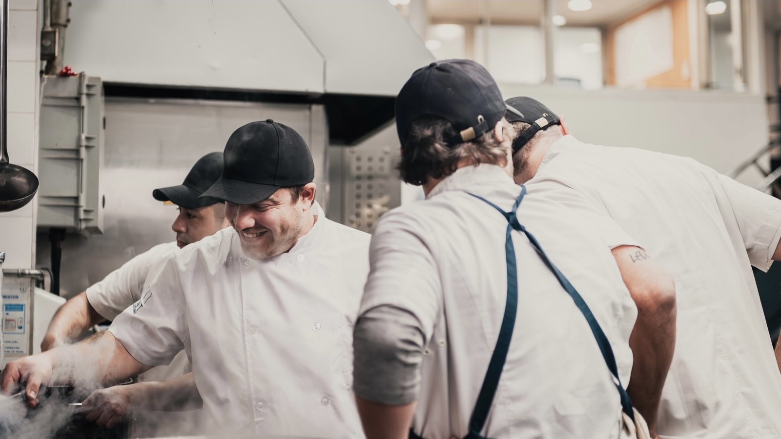 Fotografía gastronómica en cocina — Julián Masserio, Buenos Aires